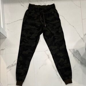 Lululemon On the Fly Women’s  Joggers Camo